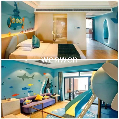Buka pengalaman baru dari akomodasi orang tua-anak. pesona peralatan slide di kamar orang tua-anak hotel